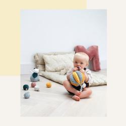 Kaloo Textilná lopta s aktivitami pre bábatko Stimuli 5